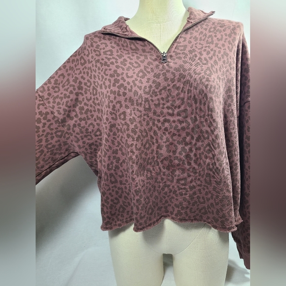 American eagle leopard print cropped sweater- Size small - Picture 3 of 5